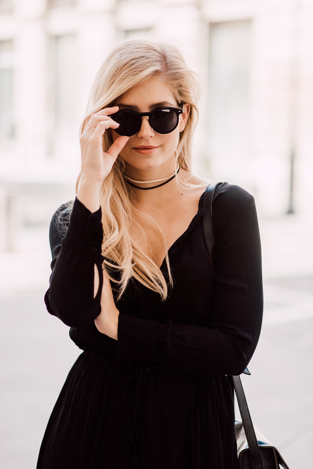 black outfit fashion blogger